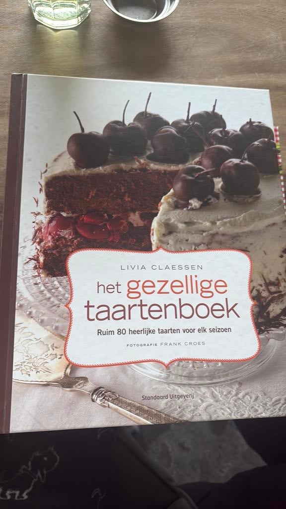 Livia Claessen - Het gezellige taartenboek, Livia Claessen, Ophalen of Verzenden, Zo goed als nieuw, Frankrijk