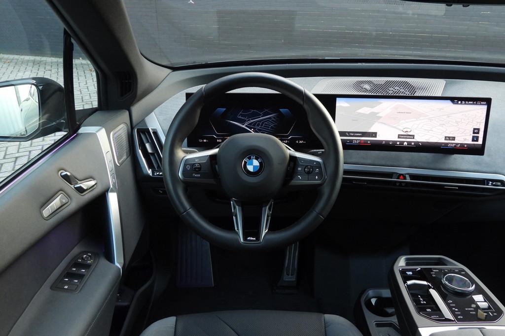 BMW iX xDrive45 M Sport / Trekhaak / Bowers & Wilkins / M Mu, Auto's, BMW, Gebruikt, Met garantie (alle), Zwart, Vierwielaandrijving