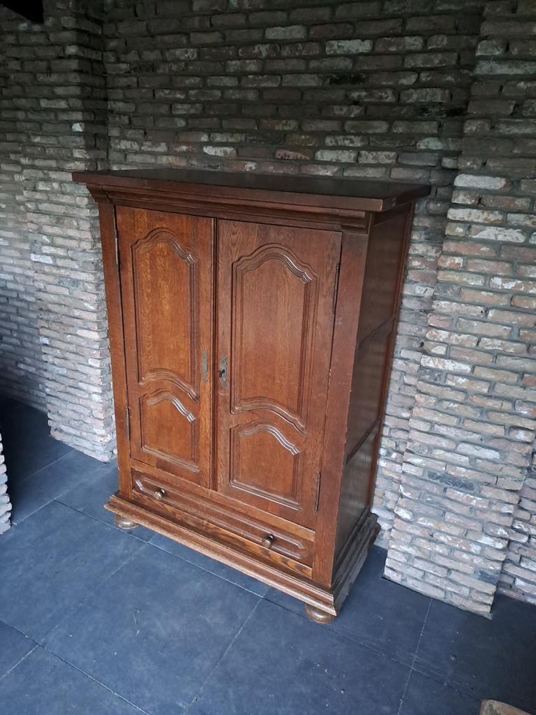 Eikenhouten kast, Ophalen