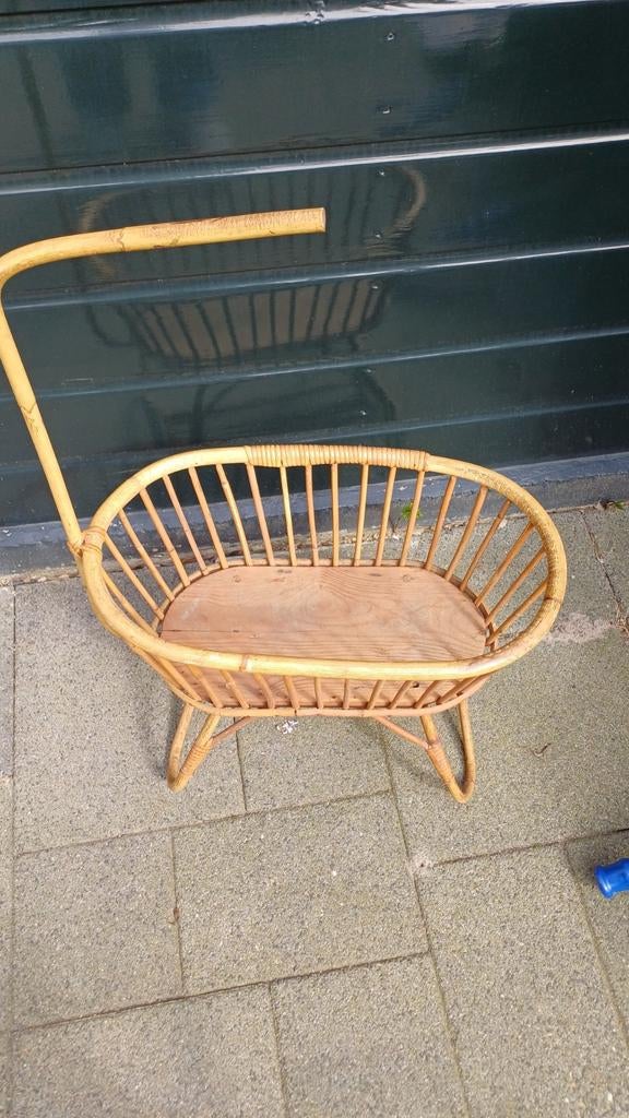Rotan poppenwieg jaren '50 - opknapper wegens verhuizing, Fietsen en Brommers, Fietsaccessoires | Fietsstoeltjes, Ophalen