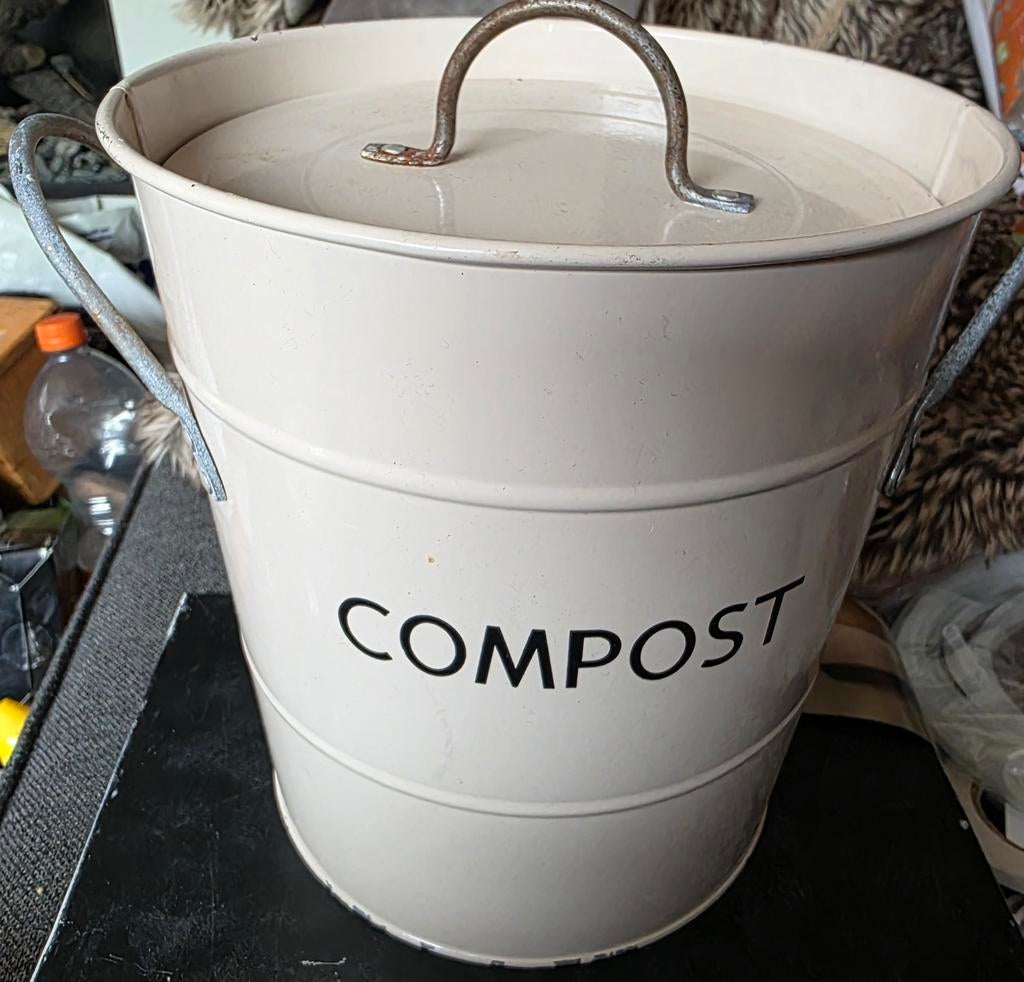 Vintage compost emmer 22 cm hoog en 18 cm doornede, Ophalen of Verzenden, Gebruikt, IJzer, Met deksel