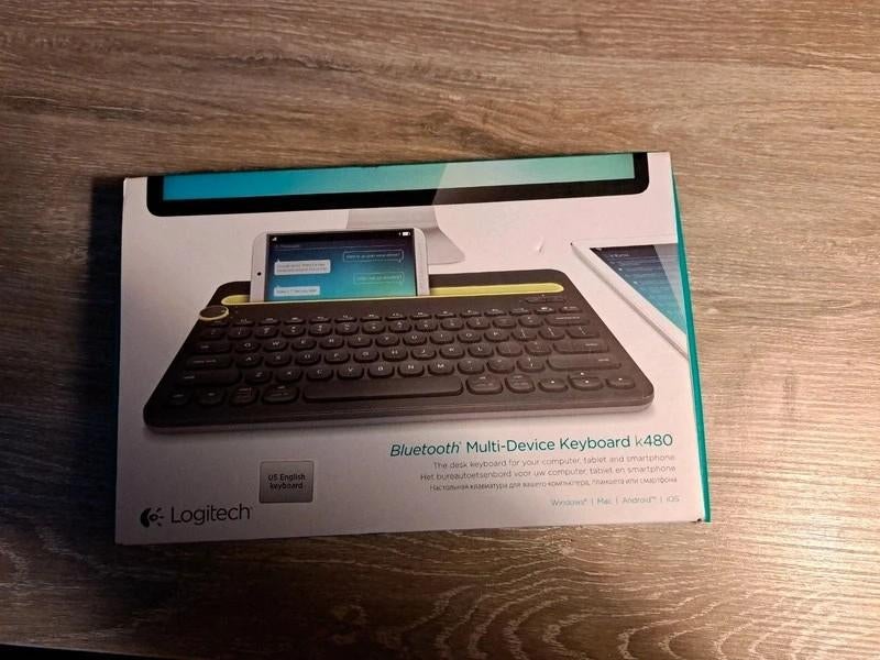 Logitech Keyboard Bluetooth  voor o.a. smartphone en tablet, Muziek en Instrumenten, Ophalen of Verzenden, Zo goed als nieuw, 61 toetsen