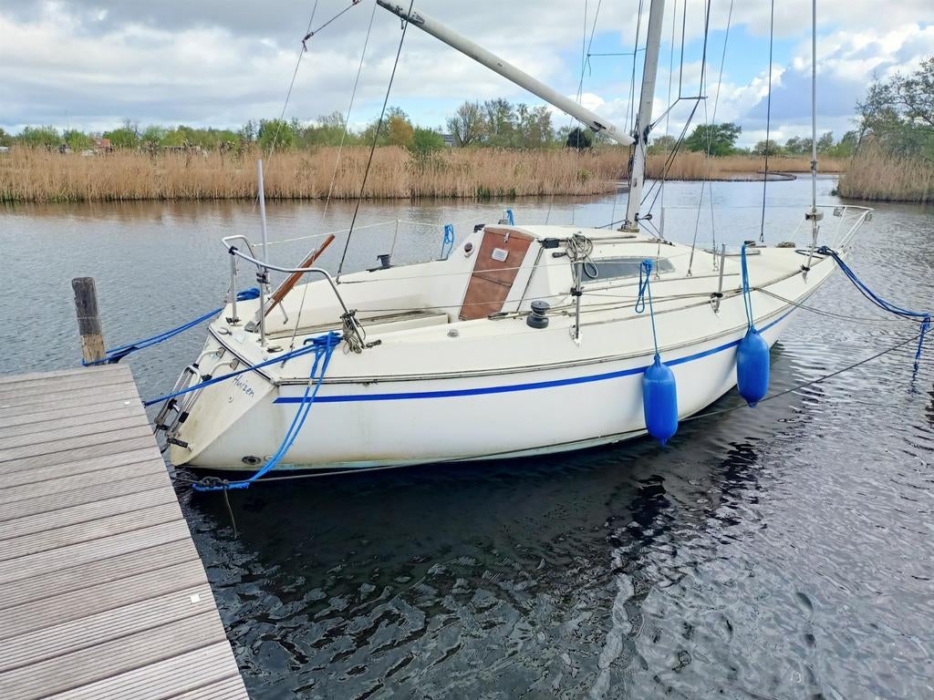 Jouet 26 complete kajuitzeilboot bouwjaar 1977, Watersport en Boten, Gebruikt, Diesel, Ophalen of Verzenden, Tourjacht of Cruiser