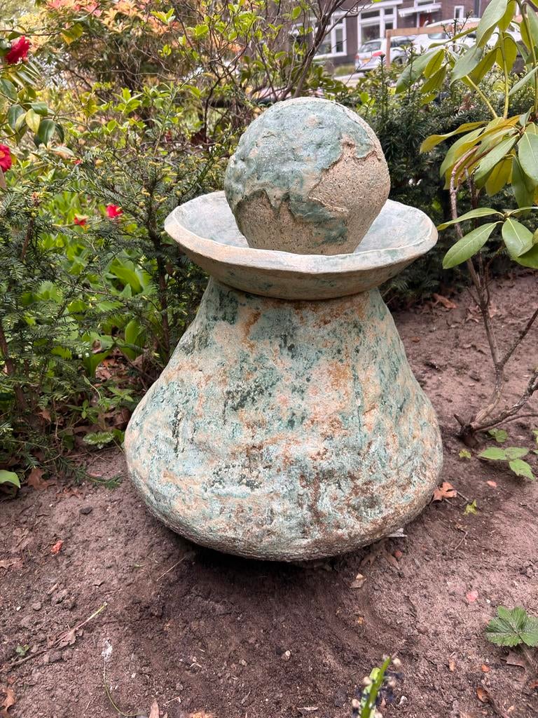 Uniek keramiek Tuinornament - Bol op Sokkel, Groen/Beige, Ophalen, Gebruikt, Beton, Abstract beeld