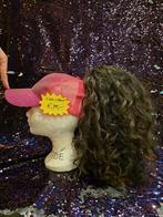 Roze glitter pet met synthetische krullen, Kleding | Dames, Hoeden en Petten, One size fits all, Ophalen of Verzenden, Pet, Onbekend