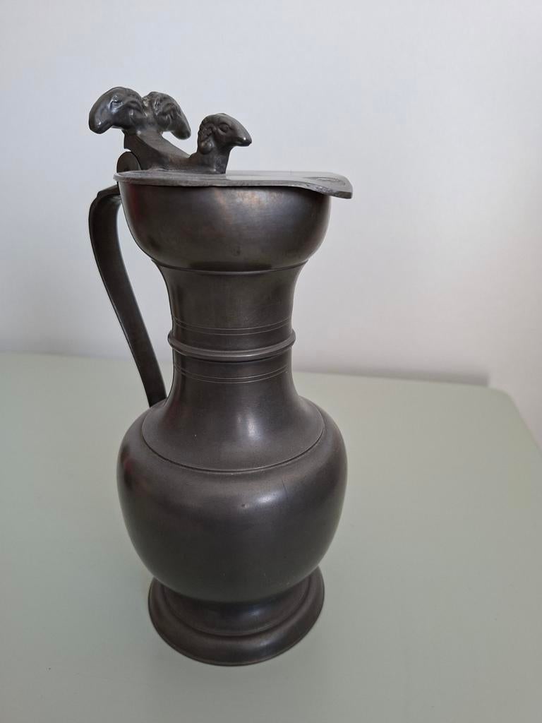 Tinnen schenkkan met 3 rammen versierde deksel en keurmerk, Antiek en Kunst, Antiek | Tin, Ophalen of Verzenden
