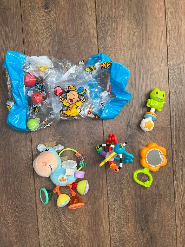 Babyspeelgoed: Bumba opblaasrol en diverse rammelaars, Ophalen of Verzenden, Zo goed als nieuw, Overige typen