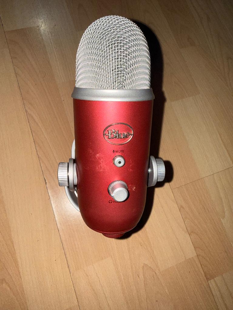 Blue Yeti USB Microphone Steel Red – USB microfoon, Muziek en Instrumenten, Microfoons, Ophalen, Zo goed als nieuw, Studiomicrofoon