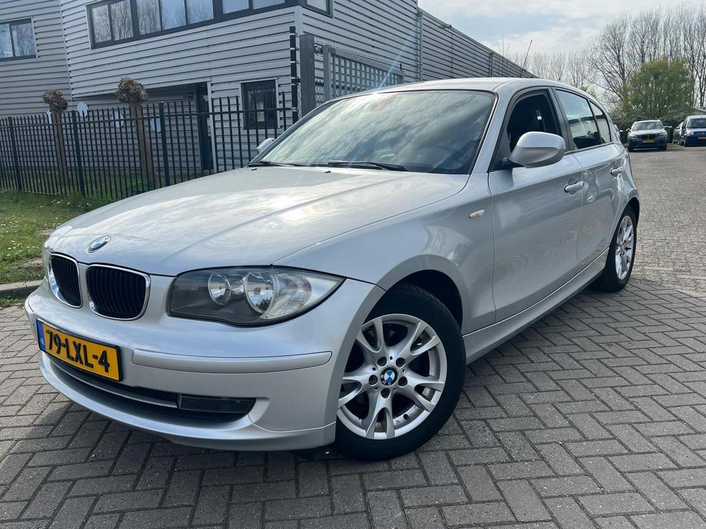 BMW 1-Serie 2.0 116I 5DRS 2010 Leer Clima Cruise, Auto's, 1-Serie, Achterwielaandrijving, 1995 cc, Zwart