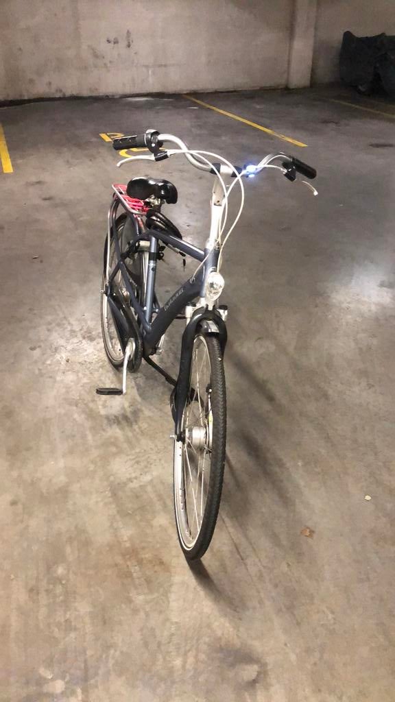 Te koop zo goed als nieuw blauw Batavus Mambo 28 inch, Fietsen en Brommers, Fietsaccessoires | Fietstassen, Ophalen of Verzenden