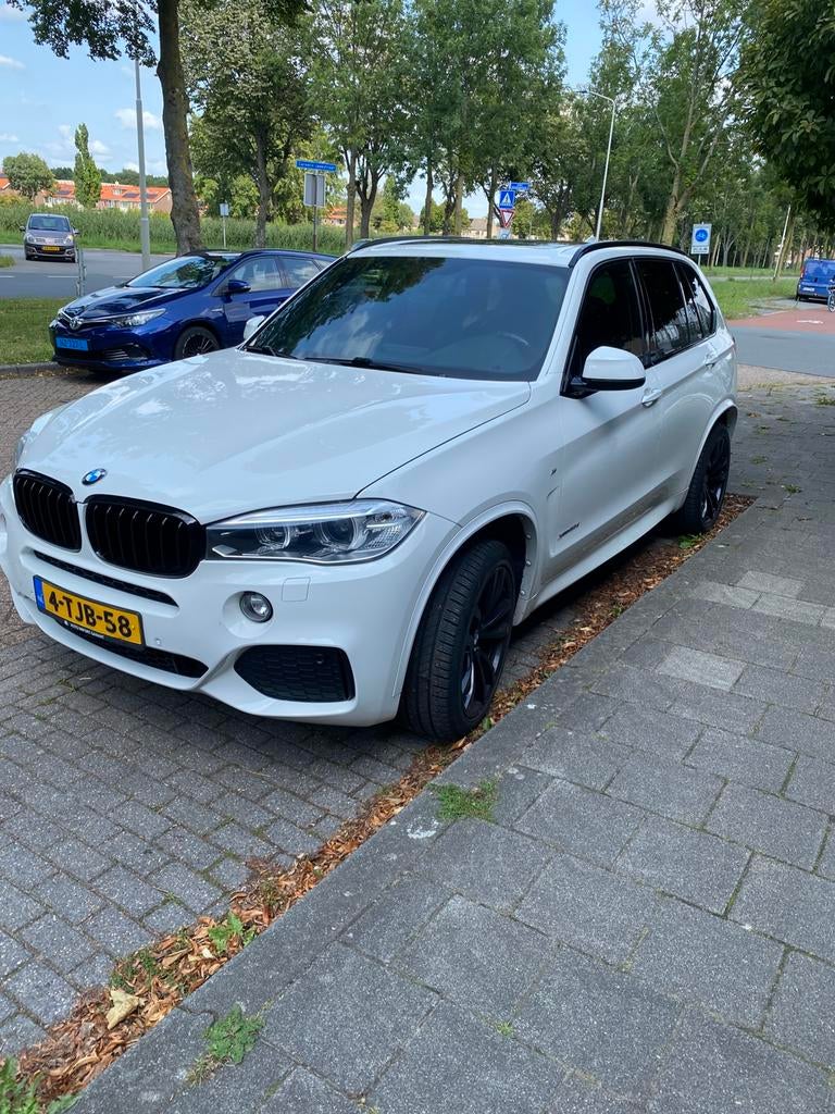 BMW X5 Xdrive 3.0D High Executive M-Sport weinig kilometers, Auto's, Automaat, 2993 cc, 7 stoelen, Wit