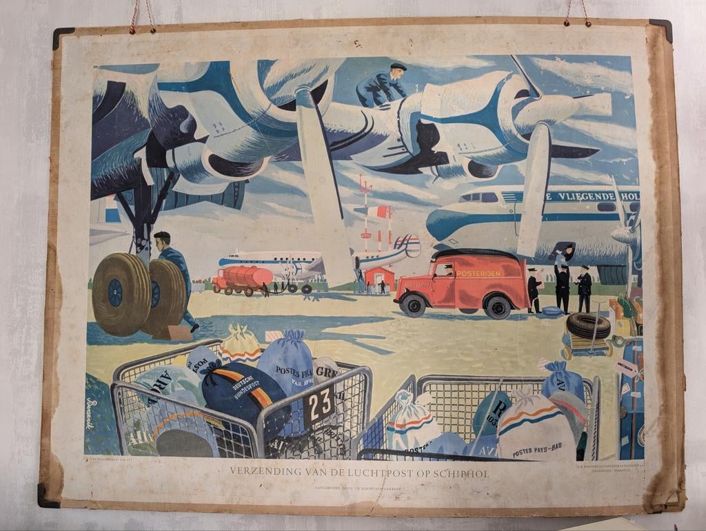 Vintage schoolplaat Verzending van de luchtpost op Schiphol, Antiek en Kunst, Ophalen, Overige thema's