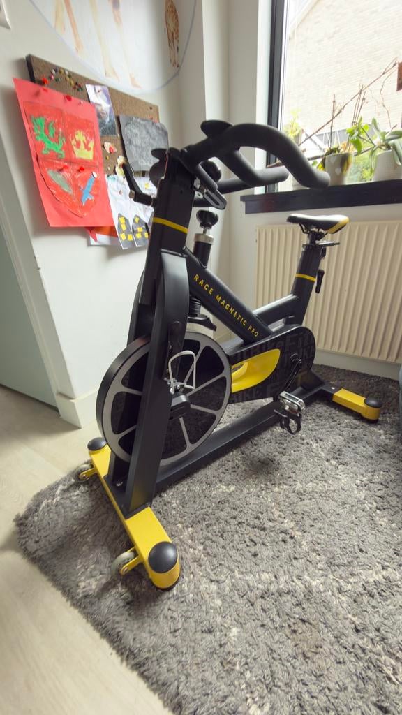 Spinningfiets Fitbike Race Magnetic Pro met SPD pedalen, Sport en Fitness, Fitnessmaterialen, Ophalen, Gebruikt, Benen
