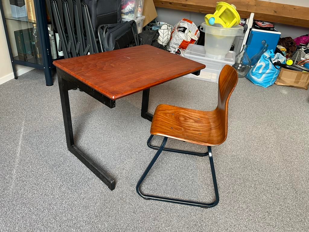 Oude retro lessenaar met stoel, schoolbank, vintage, bureau, Huis en Inrichting, Bureaus, Ophalen, Gebruikt