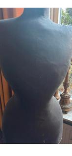 Prachtige wespentaille paspop met duivenborst, Antiek en Kunst, Ophalen of Verzenden