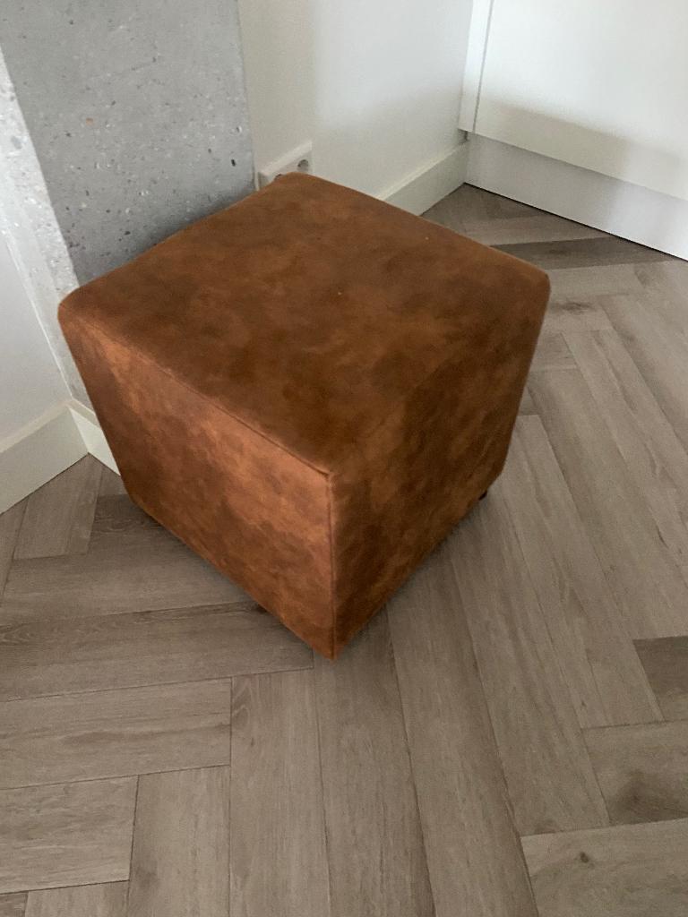 Poef te koop : twee stuks, Ophalen, Minder dan 50 cm, Rond, Minder dan 50 cm