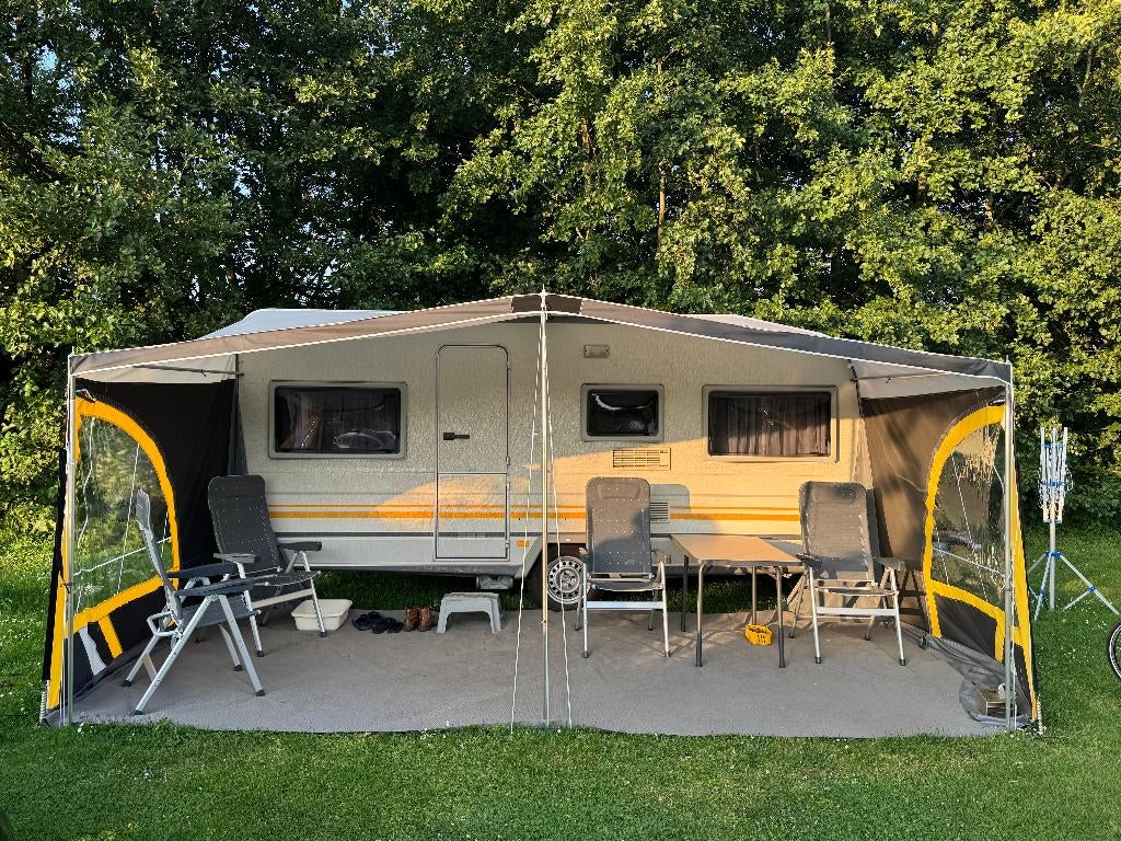 Knaus Südwind 485 TU, Caravans en Kamperen, Caravans, Particulier, tot en met 4, 750 - 1000 kg, Rondzit, Knaus, 2 aparte bedden