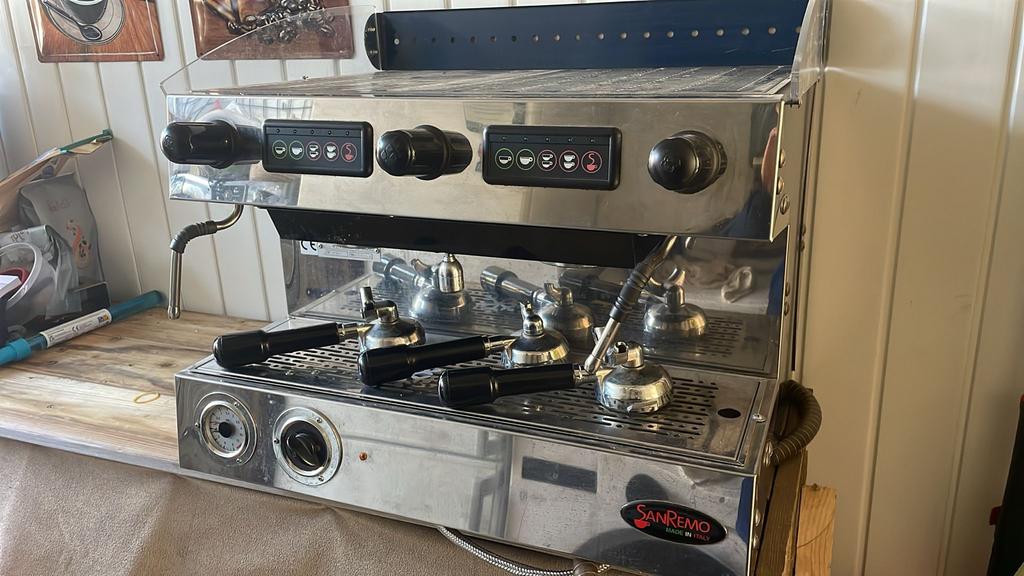 San Remo professioneel barista koffiemachine, Witgoed en Apparatuur, Koffiezetapparaten, Ophalen, Gebruikt, 10 kopjes of meer