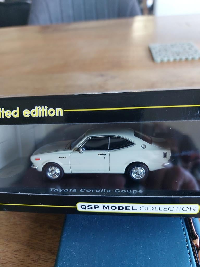 MODELAUTO 1-43 TOYOTA COROLLA KE35 HARDTOP COUPE WIT, Ophalen of Verzenden, Zo goed als nieuw, Auto, Overige merken