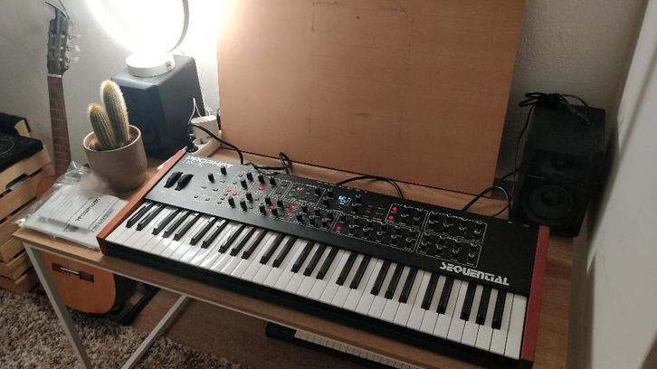 Sequential Prophet Rev2 uit 2024 +Thon Flightcase, Muziek en Instrumenten, Synthesizers, Zo goed als nieuw, 61 toetsen, Overige merken
