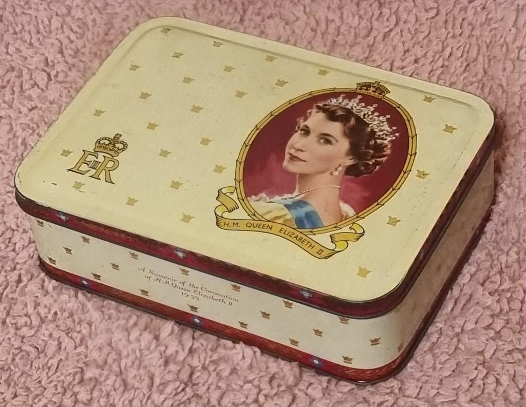 Vintage 1953 koektrommel kroning H.M. Queen Elizabeth II, Antiek en Kunst, Antiek | Porselein, Ophalen of Verzenden