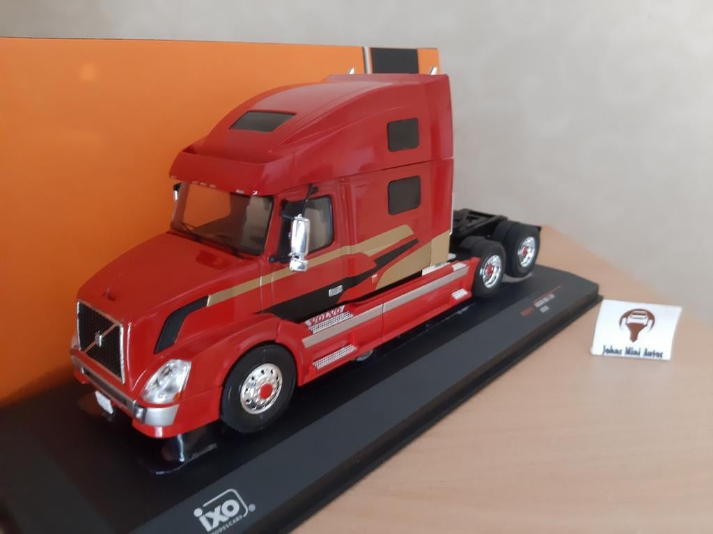 Volvo VNL 730 2010 Rood van IXO Trucks 1:43, Hobby en Vrije tijd, Modelauto's | 1:43, Overige merken, Nieuw, IXO Trucks, Ophalen of Verzenden