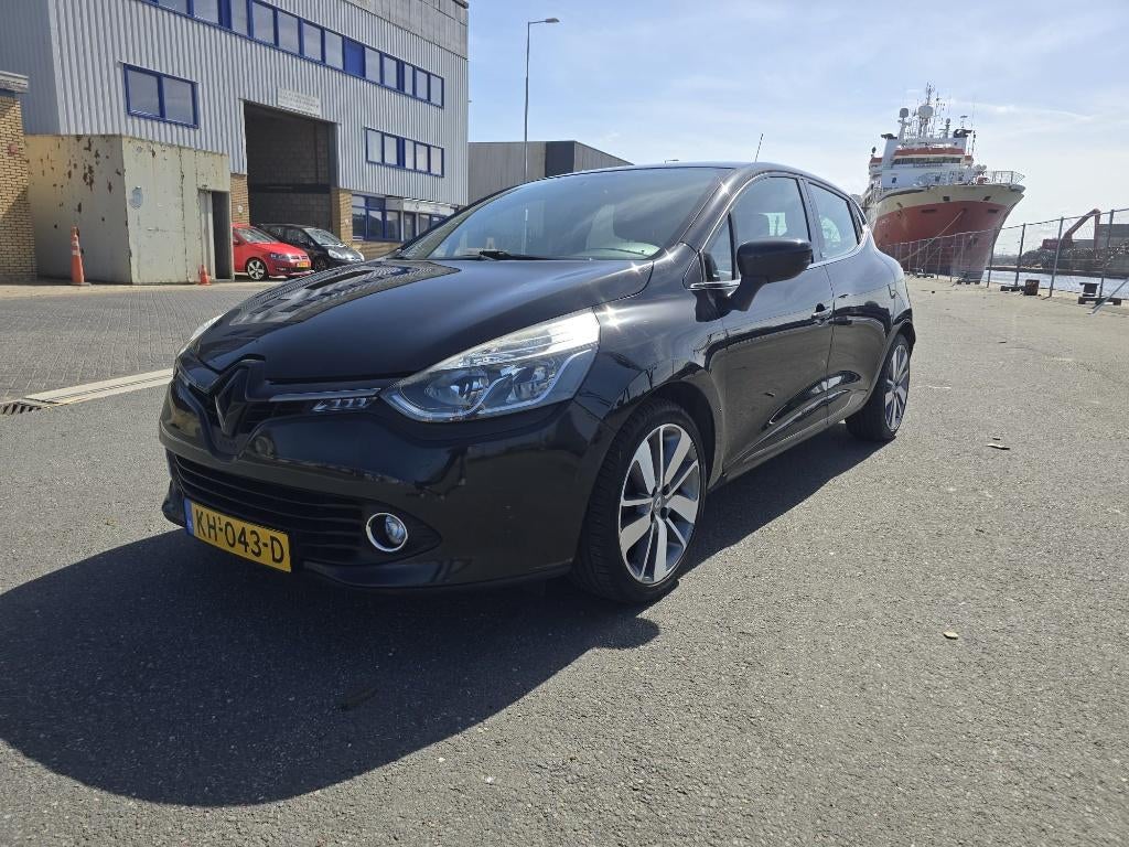 Renault Clio 0.9 TCE 66KW 5-DRS 2014 Zwart, Voorwielaandrijving, 898 cc, Stof, 40 €/maand