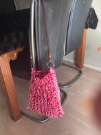 Vrolijke gehaakte tas in rood en roze, Sieraden, Tassen en Uiterlijk, Tassen | Damestassen, Ophalen of Verzenden, Nieuw, Rood
