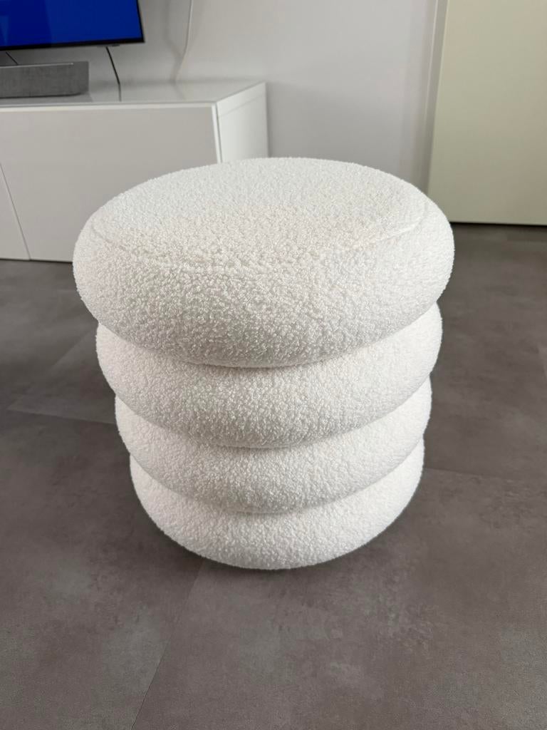 Witte Bouclé Poef - Modern en Comfortabel, Ophalen, Minder dan 50 cm, Rond, Zo goed als nieuw