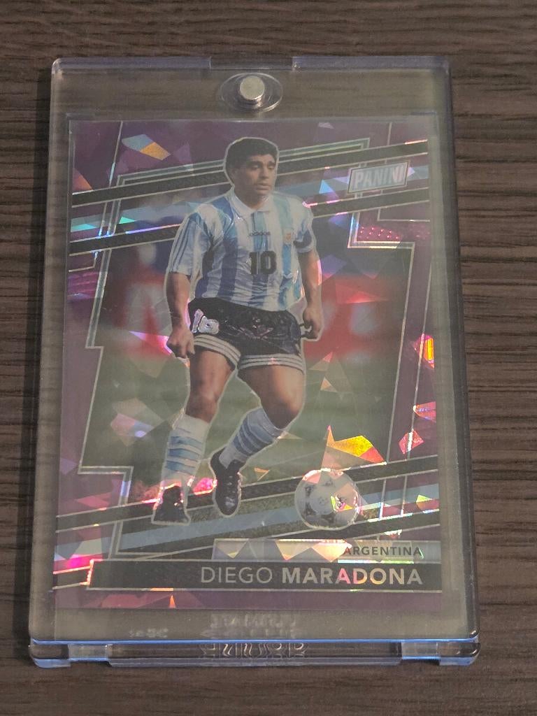 Diego Maradona /49 Panini Prizm 2024 nr. 62, Ophalen of Verzenden, Zo goed als nieuw, Buitenlandse clubs, Poster, Plaatje of Sticker