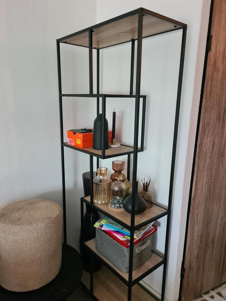 Vakkenkast met zwart metalen frame en houten planken, Huis en Inrichting, Kasten | Boekenkasten, Ophalen of Verzenden