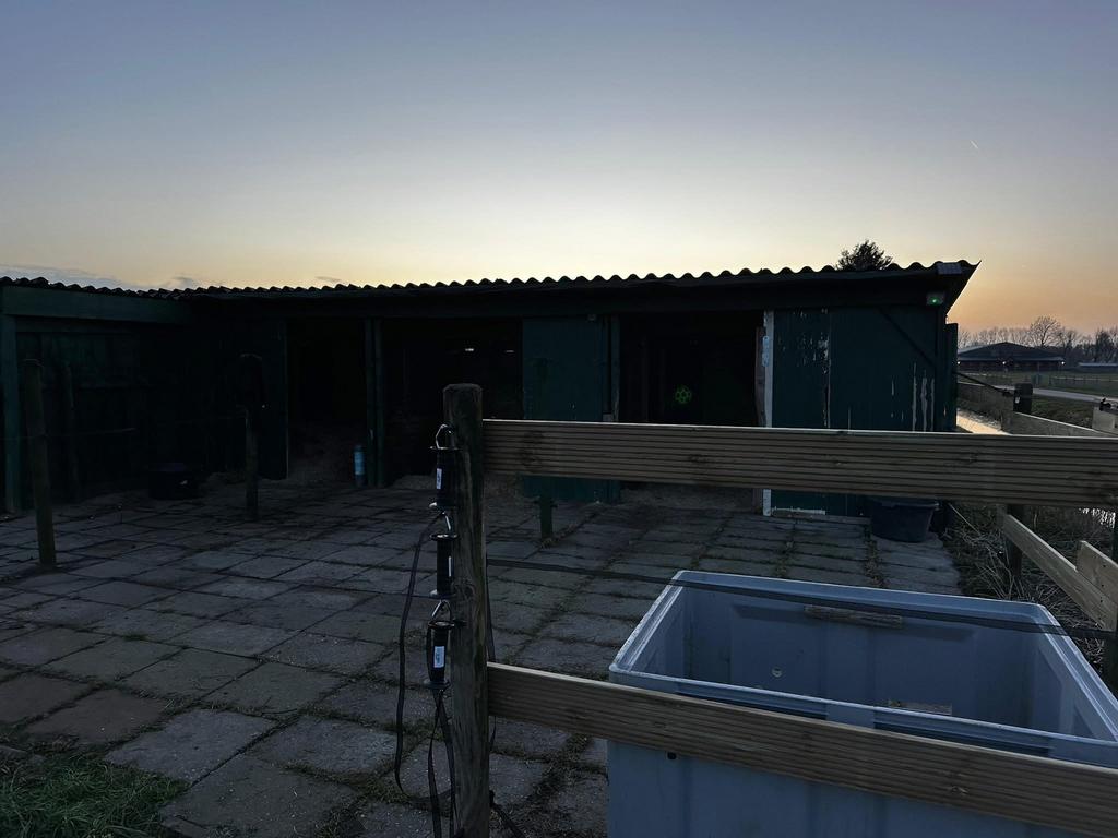 Stalling aangeboden 24/7 buiten, Stalling