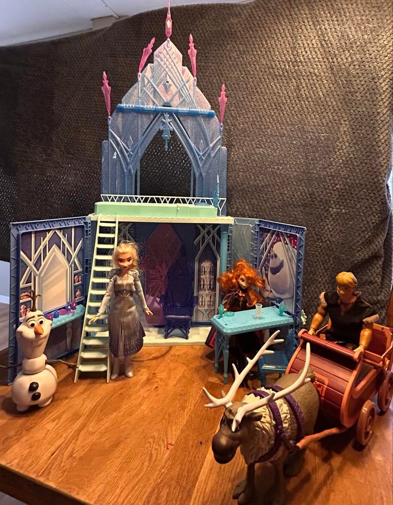 Frozen opvouwbaar kasteel met Anna, Elsa, Olaf en meer, Ophalen of Verzenden, Gebruikt, Meisje