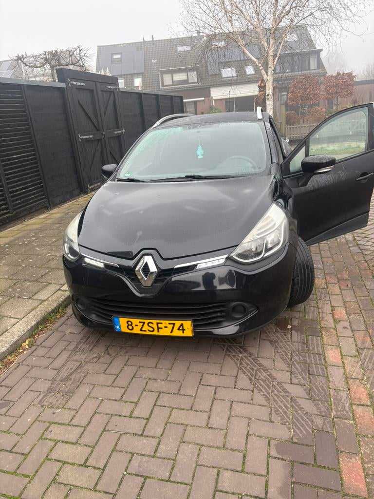 Goed onderhouden Renault Clio 1.5 DCI estate apk 6-4-‘27, Auto's, Voorwielaandrijving, Euro 5, Zwart, 4 cilinders