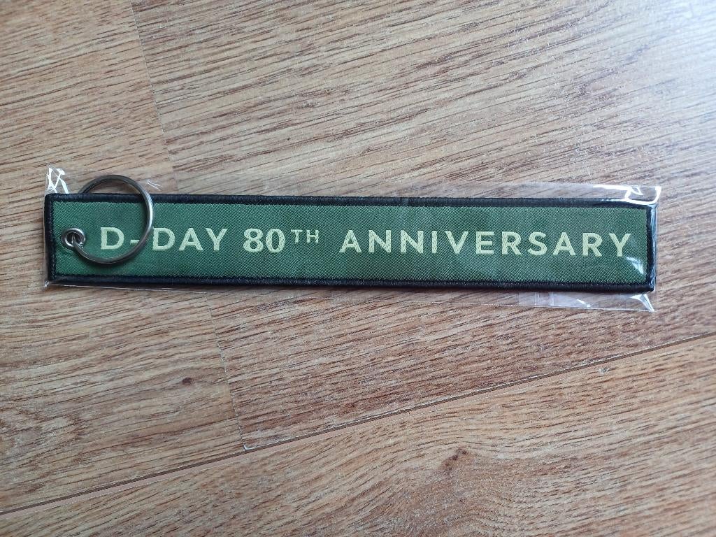 Sleutelhanger : D-Day 80th Anniversary, Verzamelen, Ophalen of Verzenden, Overige soorten, Overige gebieden, Overige typen