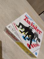 Twister spel - Het bekende spel met 2 extra moves!, Vijf spelers of meer, Ophalen of Verzenden, Zo goed als nieuw, Hasbro European Services, 4 The Square, Stockley Park, Uxbridge, Middlesex, UB11 1ET, UK