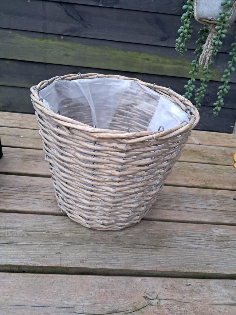 Grijze rieten bloempot met plastic binnenkant, Tuin en Terras, Bloembakken en Plantenbakken, Ophalen