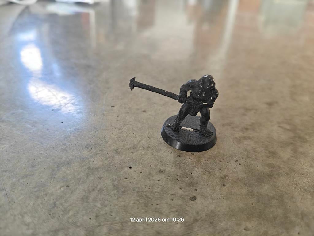 Berserker figuur Lord of the Rings / Warhammer in grondverf, Hobby en Vrije tijd, Wargaming, Gebruikt, Figuurtje(s), Geverfd, Lord of the Rings