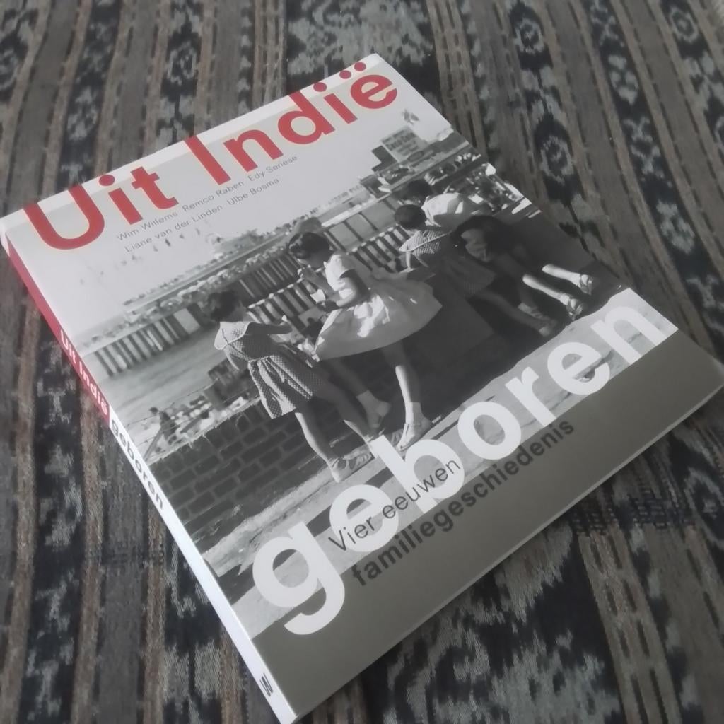 Uit Indië geboren, vier eeuwen familie geschiedenis, Ophalen of Verzenden, Zo goed als nieuw, Meerdere auteurs