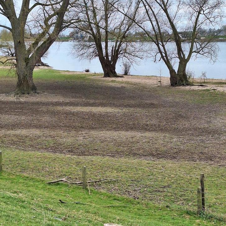 Kavel grond 16050 m2 aan het water voor b.v. recreatie., Huizen en Kamers, Kavels en Percelen, 1500 m² of meer, Verkoop zonder makelaar