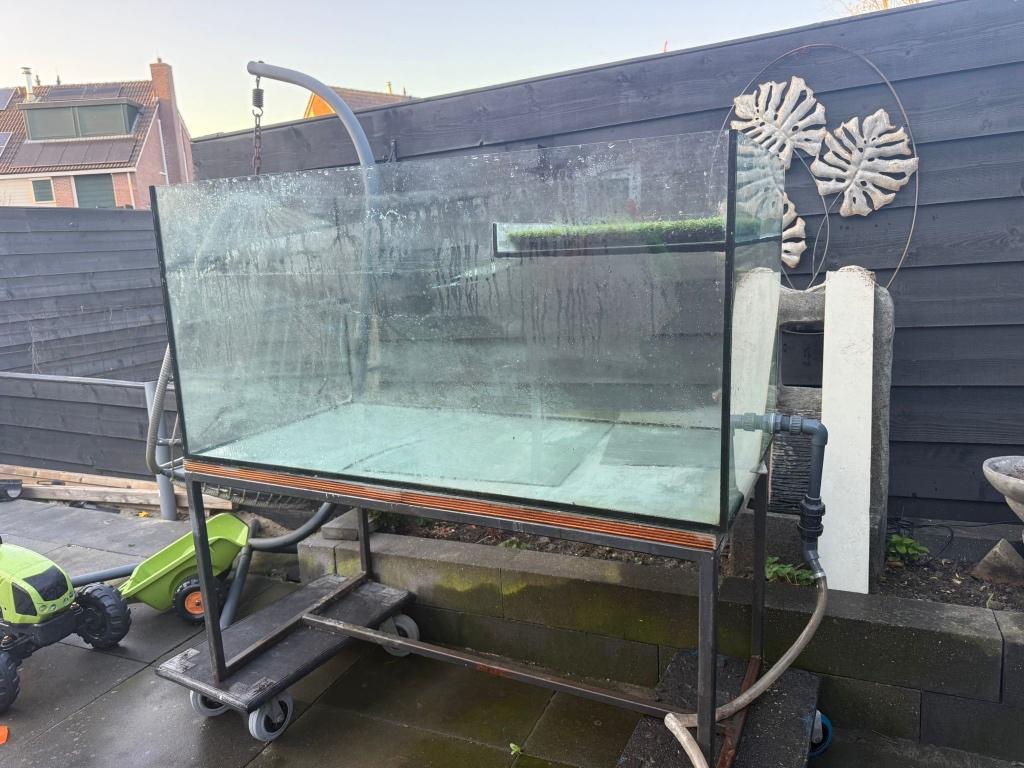 Schildpadden aquarium met stalen onderstel, Dieren en Toebehoren, Ophalen, Gebruikt, Leeg aquarium