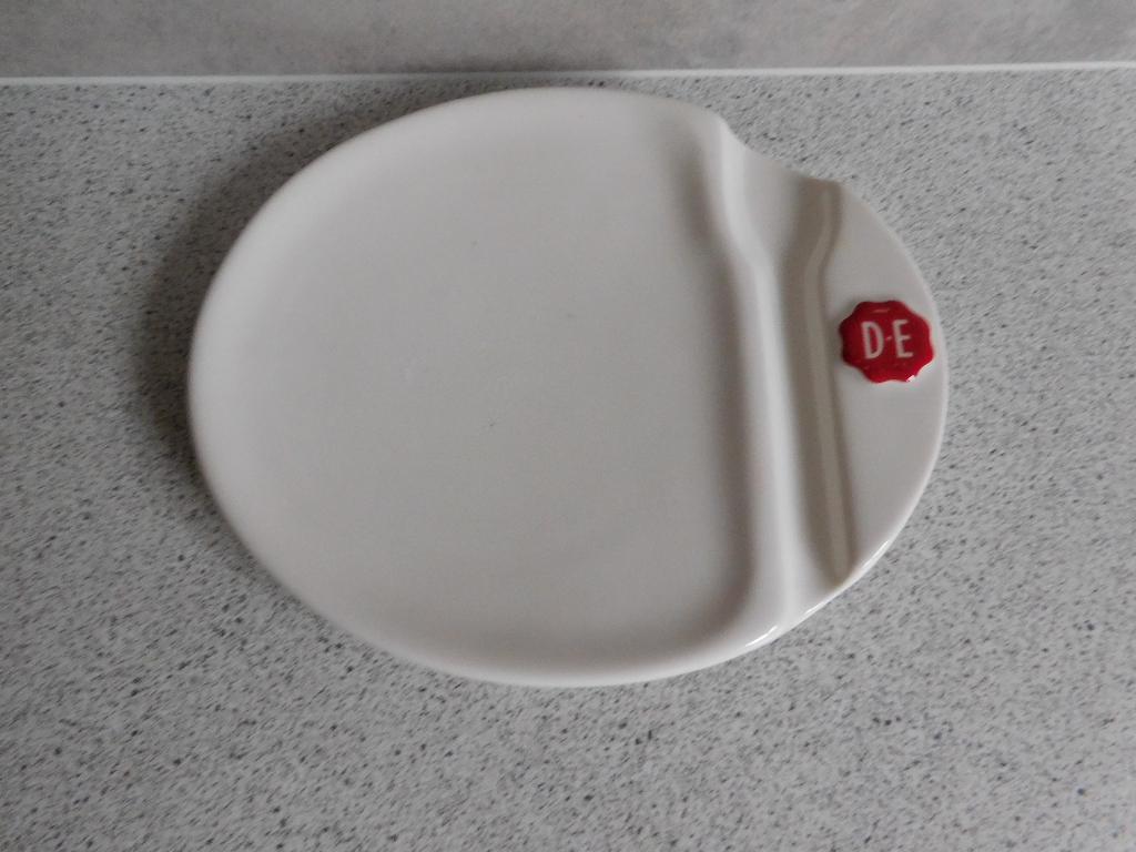 Cakeplate 20x17 cm. Royal Raja Crème Rood Zegel Douwe Egbert, Ophalen of Verzenden, Zo goed als nieuw, Overige stijlen, Kop(pen) en/of Schotel(s)