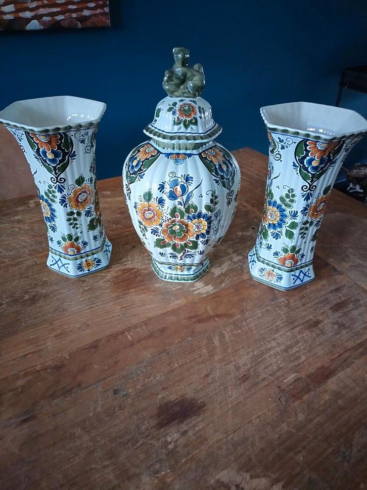 Delft Polychroom Kaststel gebloemd, Antiek en Kunst, Antiek | Keramiek en Aardewerk, Ophalen