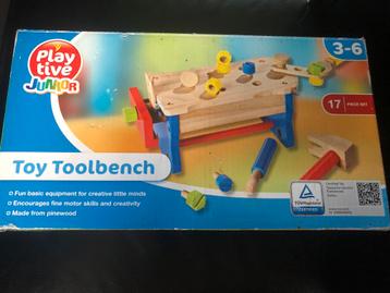 Houten speelgoed beschikbaar voor biedingen