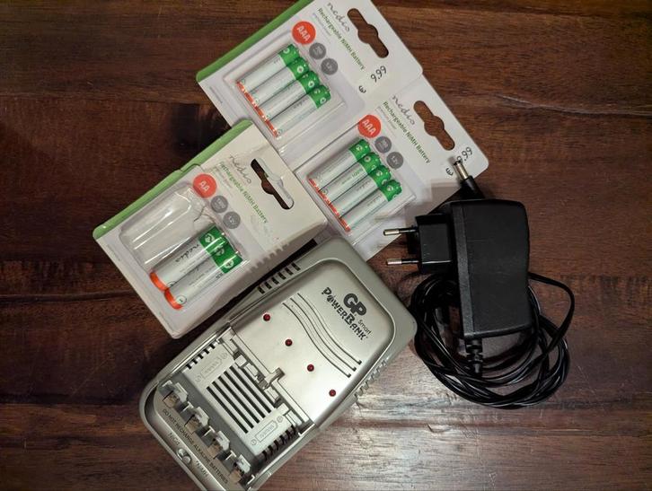 GP Smart PowerBank Batterijlader + AAA en AA Batterijen, Audio, Tv en Foto, Accu's en Batterijen, Gebruikt, Oplaadbaar, Ophalen of Verzenden