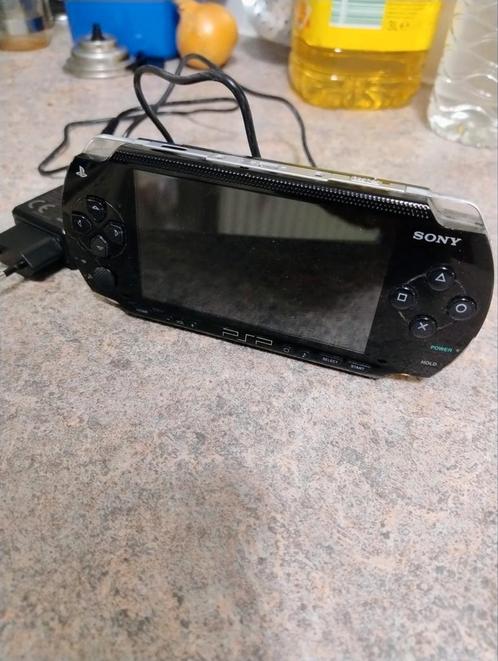 PSP 1001 , met laadkabel en spel God of war, Spelcomputers en Games, Spelcomputers | Sony PSP, Gebruikt, PSP, Ophalen of Verzenden