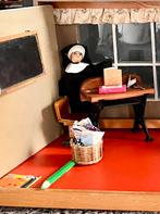 Klas lokaal ingericht opklapbaar, Verzamelen, Poppenhuizen en Toebehoren, Ophalen, Zo goed als nieuw, Poppenhuis