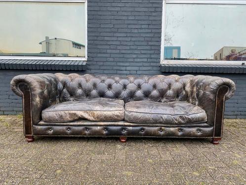 Xl Chesterfield bank vintage zwart GRATIS BEZORGD, Huis en Inrichting, Banken | Voetenbanken en Poefen, Gebruikt, 125 cm of meer