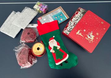 Diverse kerstspullen kerstsok blik lint versiering beschikbaar voor biedingen