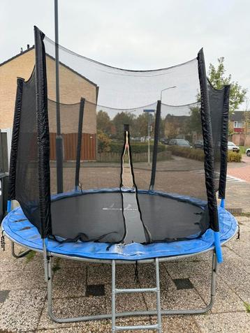 Trampoline te koop beschikbaar voor biedingen